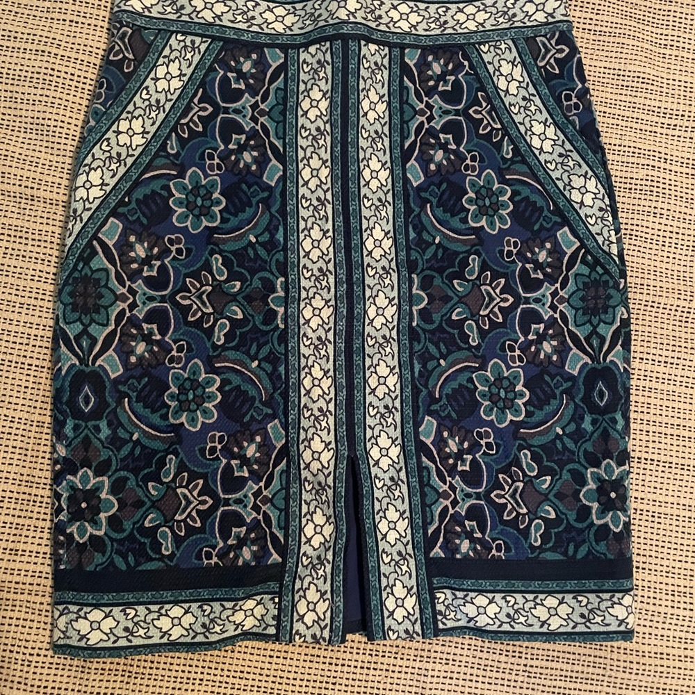 Beautiful blue skirt from the LOFT size 8